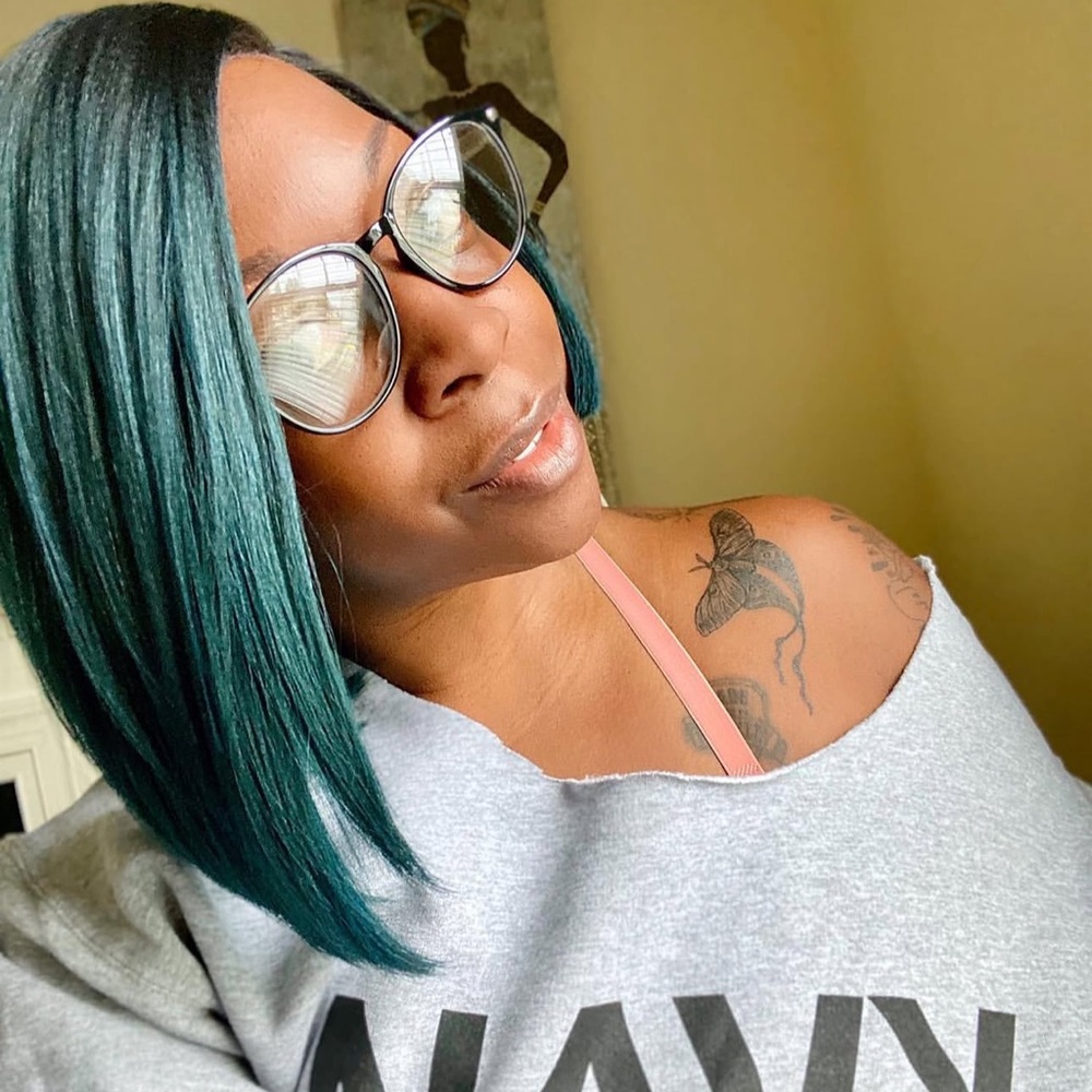 Cute teal bob👩🏾‍🦳